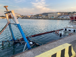 Peschereccio affonda nel Porto di San Benedetto, interviene la Capitaneria